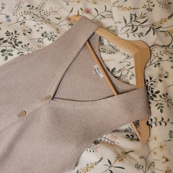Reitmans Beige Ribbed Button-Front Tank Top - Picture 2 of 6